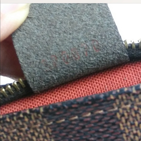 Louis Vuitton makeup bag - Picture 8 of 8